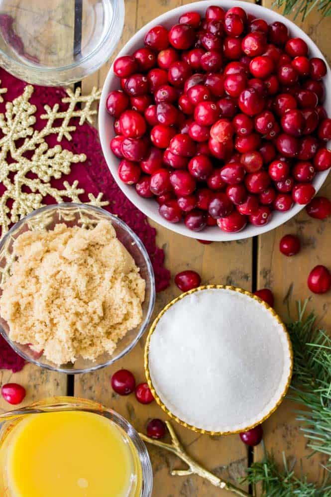 This homemade CRANBERRY SAUCE is so easy to make! It got rave reviews last Thanksgiving so I'm making it again! #thanksgivingrecipe #cranberrysauce Ingredients for cranberry sauce
