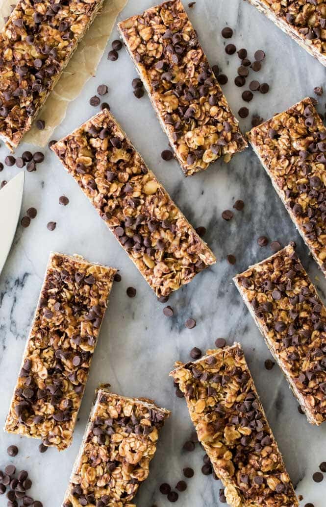 How to make the best HOMEMADE GRANOLA BARS RECIPE! Simple, tasty, and easy to customize. #granolabars #breakfast #granola #recipe #baking #homemade granola bars on a marble slab
