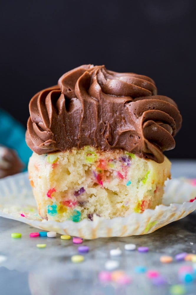 How to make Chocolate Cream Cheese Frosting! Smooth creamy, and perfect for piping, this is always a hit! #frosting #icing #chocolatefrosting #creamcheesefrosting #dessert #recipe Chocolate Cream Cheese Icing on a cupcake