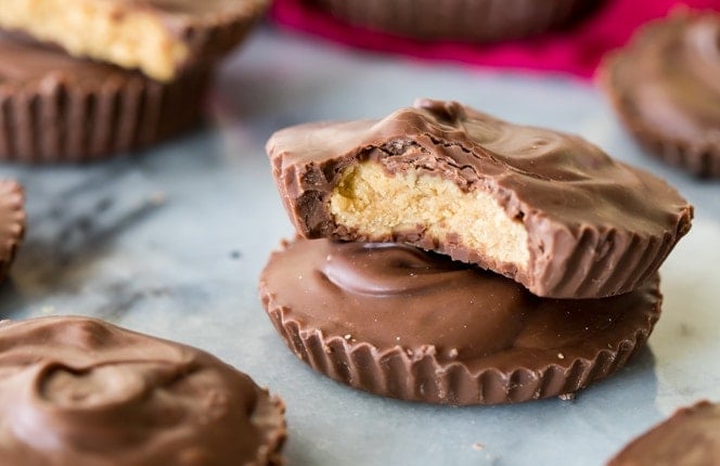 How to make homemade PEANUT BUTTER CUPS! These are so easy and so good! #peanutbutter #peanutbuttercups #candy #recipe #fromscratch #easyrecipe Two peanut butter cups