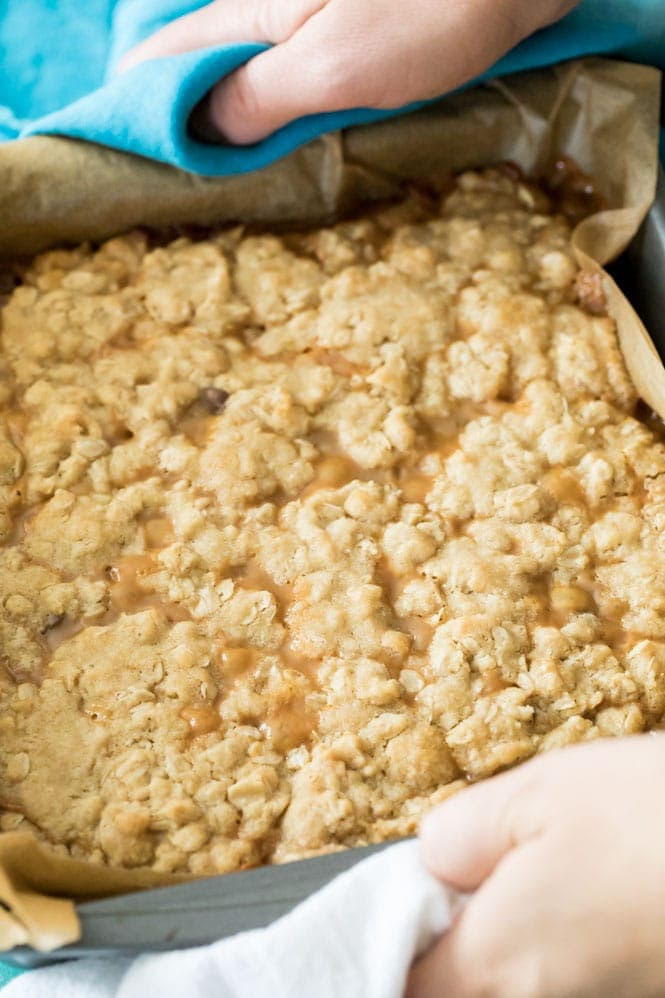 OMG these Carmelitas are amazing! Chewy, melty, caramel and chocolate filling encased in a buttery crisp cookie layer, these are a MUST try! #cookiebars #caramelitas #partyfood #bestdessert #easyrecipe Freshly baked pan of caramelitas