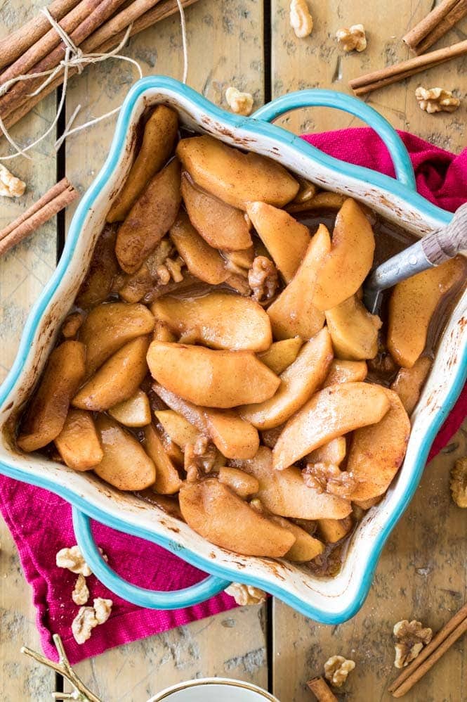 CINNAMON BAKED APPLES are an easy and delicious way to use up freshly picked apples! #falbaking #apples Freshly baked cinnamon apples