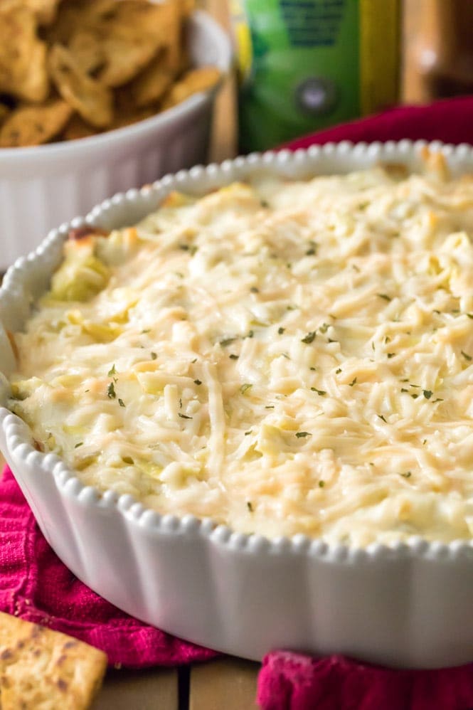 Hot ARTICHOKE DIP is the perfect Game Day Dip! So good and easy! #diprecipe #partyfood Hot Artichoke Dip in pie plate
