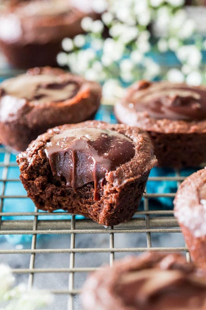 How to make from-scratch BROWNIE BITES! These have a rich ganache center! #brownies #chocolaterecipe #bitesizedtreats fudgy center of a brownie bite
