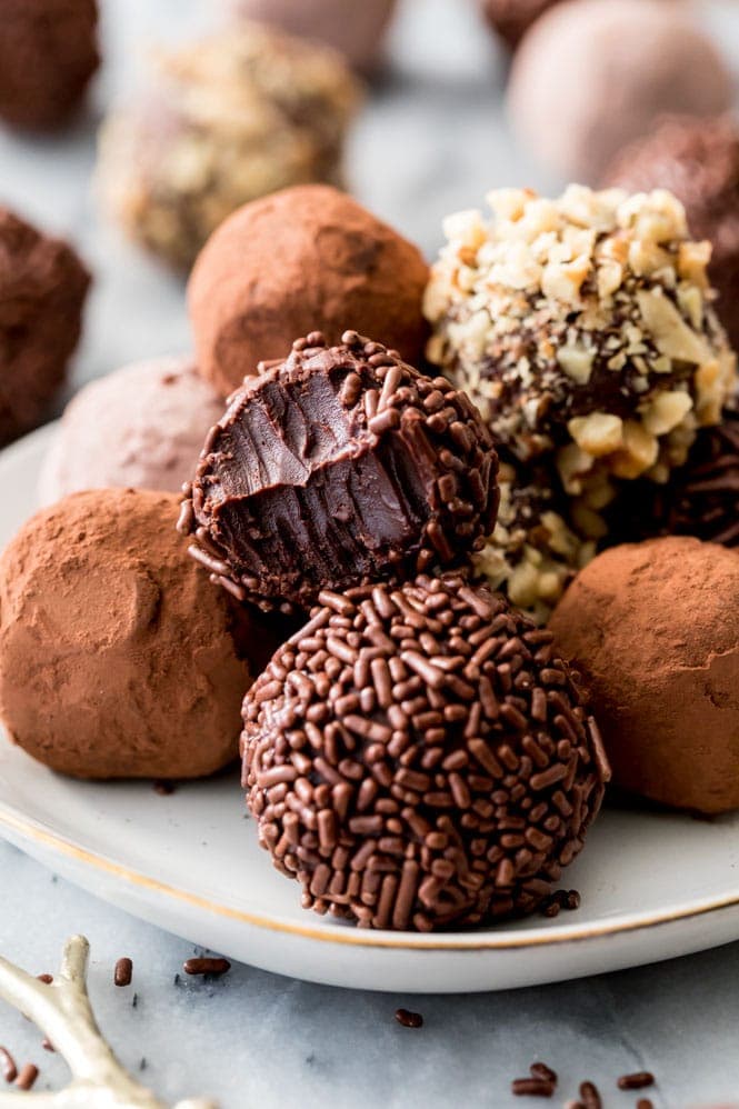 How to make homemade CHOCOLATE TRUFFLES! #homemadecandy #chocolate #chocolatetruffles rich chocolatey interior of chocolate truffles