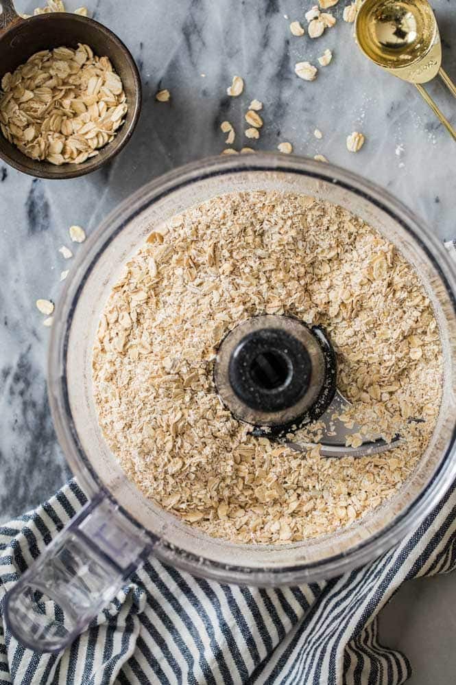 Chewy, old-fashioned ICED OATMEAL COOKIES! #cookierecipe #oatmealcookies how to make iced oatmeal cookies -- pulverized oats