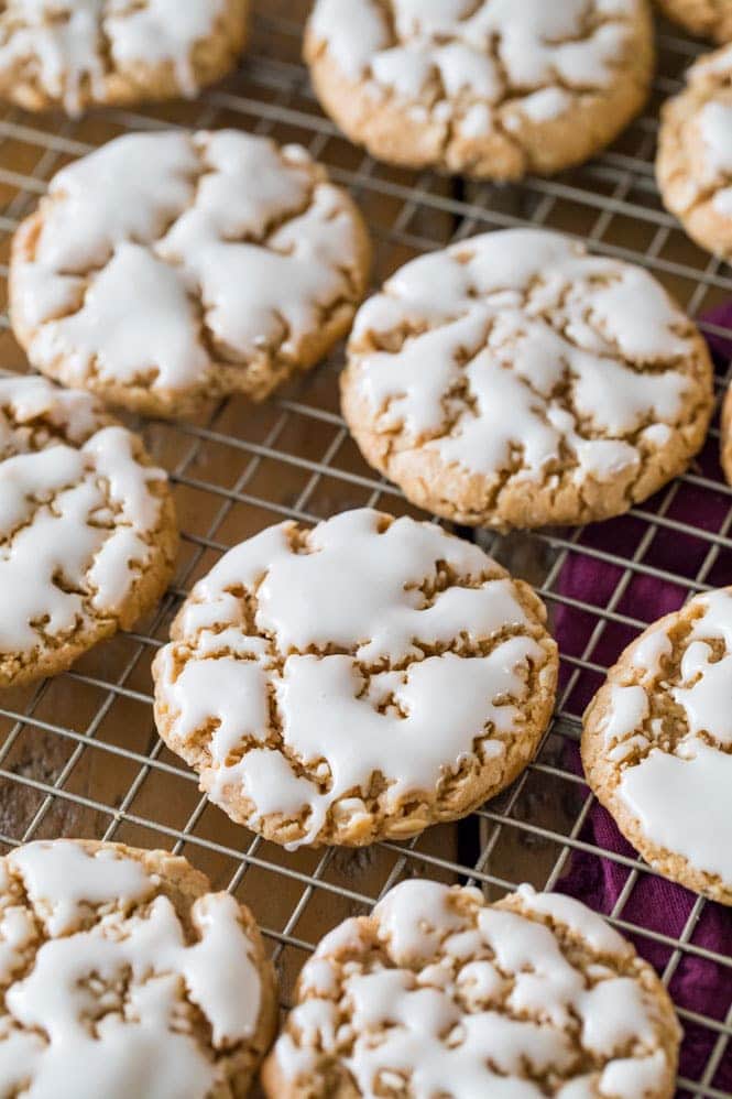 Chewy, old-fashioned ICED OATMEAL COOKIES! #cookierecipe #oatmealcookies chewy oatmeal cookies on cooling rack