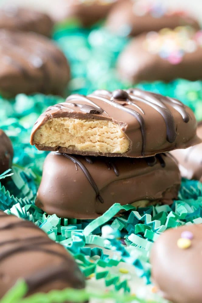 How to make homemade PEANUT BUTTER EGGS! The perfect Easter treat! #peanutbuttereggs #easterrecipe Peanut Butter Eggs, one with bite