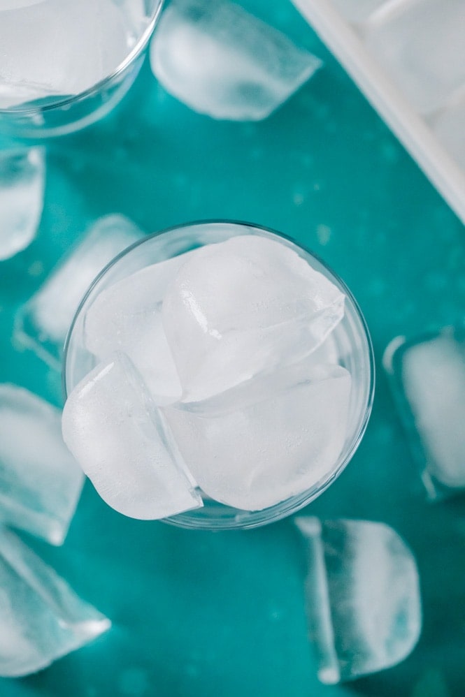 HOW TO MAKE ICE! How did I not think of this! #icerecipe #bestrecipe Overhead view of ice in a glass