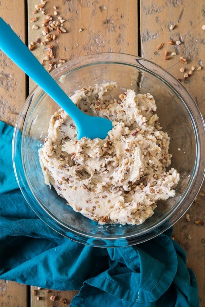 PECAN SANDIES are a simple cookie recipe any time of the year! No chilling and just a few ingredients! #cookierecipe #christmascookie #pecansandies #sugarspunrun Pecan Sandies cookie dough in glass bowl