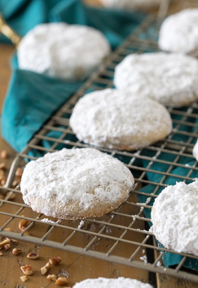 PECAN SANDIES are a simple cookie recipe any time of the year! No chilling and just a few ingredients! #cookierecipe #christmascookie #pecansandies #sugarspunrun Pecan Sandies on cooling rack