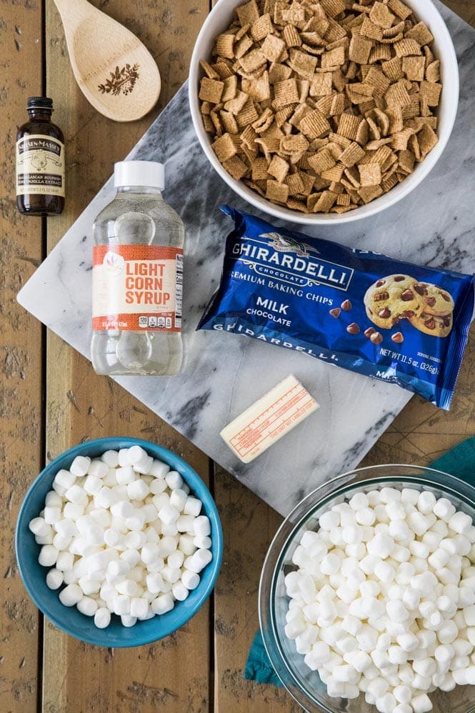These S'MORES CEREAL BARS are a great easy summertime treat! #smoresrecipe #smoresbars #sugarspunrun #summerrecipe Ingredients for S\'mores cereal bars