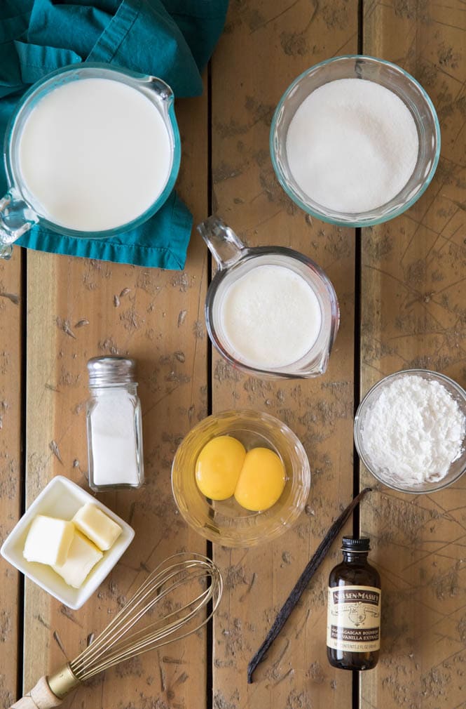 HOMEMADE VANILLA PUDDING! So easy to make with ingredients you already have on hand, no gelatin, no fancy odd ingredients! This is a great easy pudding recipe! #pudding #puddingrecipe #sugarspunrun Ingredients for vanilla pudding